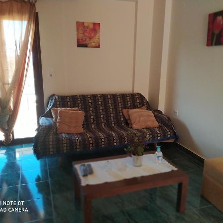Odisseas Apartment Каламаки Экстерьер фото
