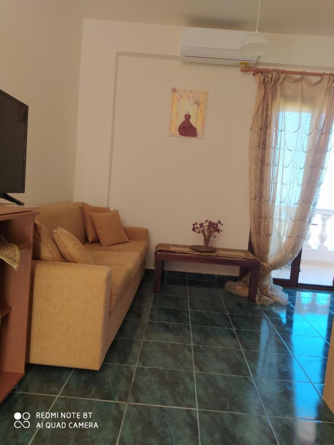 Odisseas Apartment Каламаки Экстерьер фото