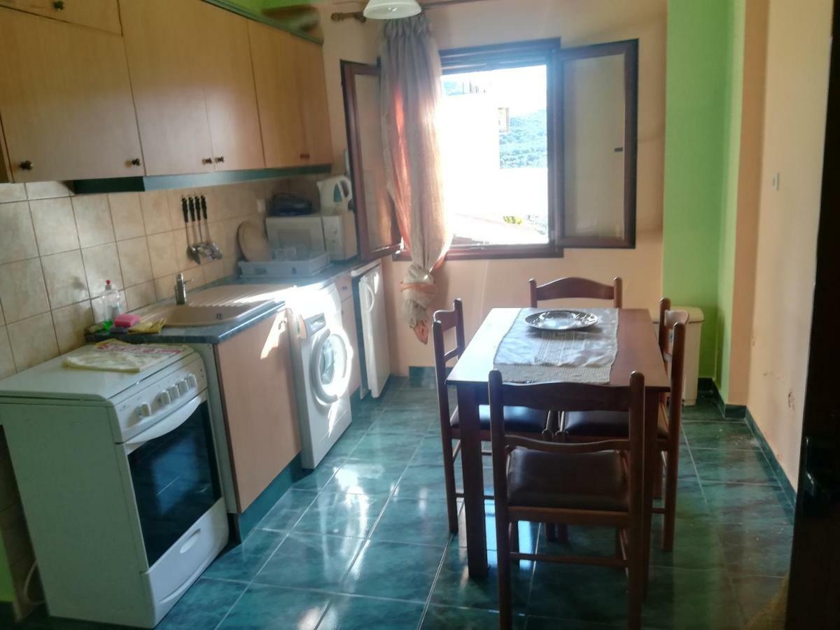 Odisseas Apartment Каламаки Экстерьер фото